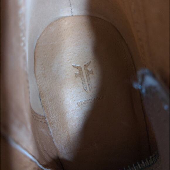 Frye Reina Leather Bootie Boots Pointed Stacked Heel 8.5M New - Picture 13 of 16